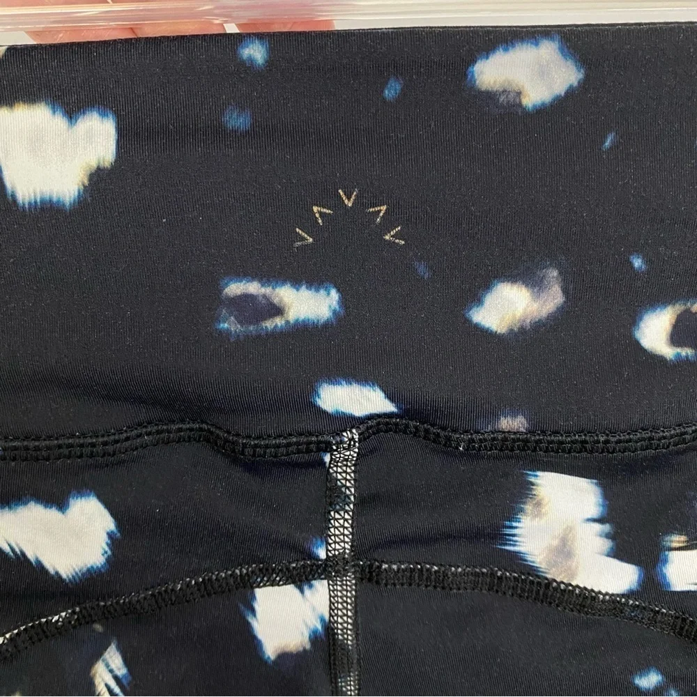 Varley Vista Tight Nightstalker Leggings Womens Size XS Black Leopard Print